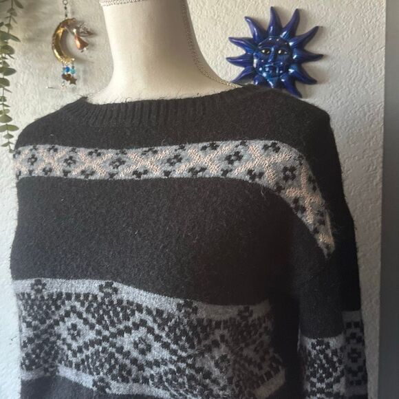 Ovla Size Small Black pullover sweater - Picture 4 of 6